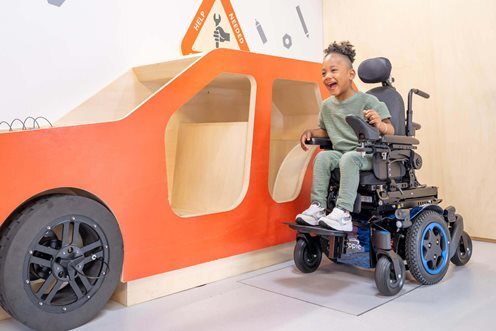 gallery-q300-m-mini-kids-lifestyle-2